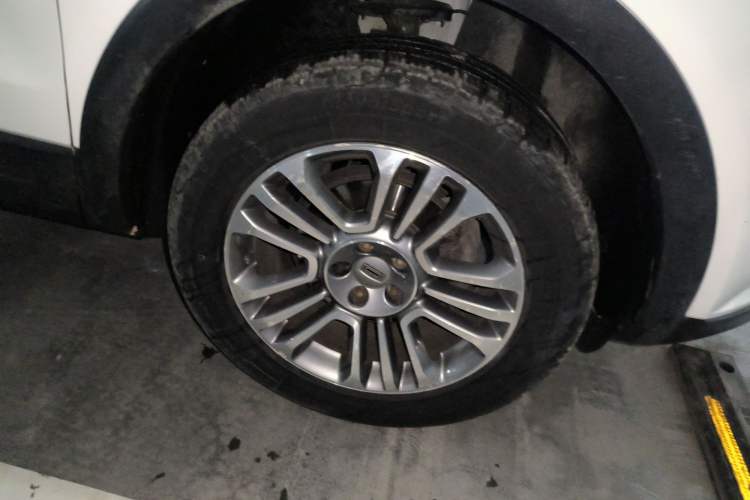 Used Qoros 5 2018 Revised 1.6T Automatic Luxury Version Right Front Wheel Hub