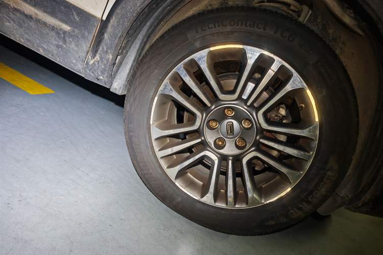 Used Qoros 5 2018 1.6T Automatic Prestige Model Right Front Wheel Hub