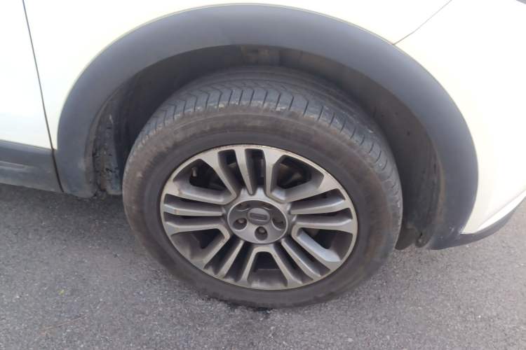 Used Qoros 5 2018 1.6T Automatic Prestige Model Right Front Wheel Hub