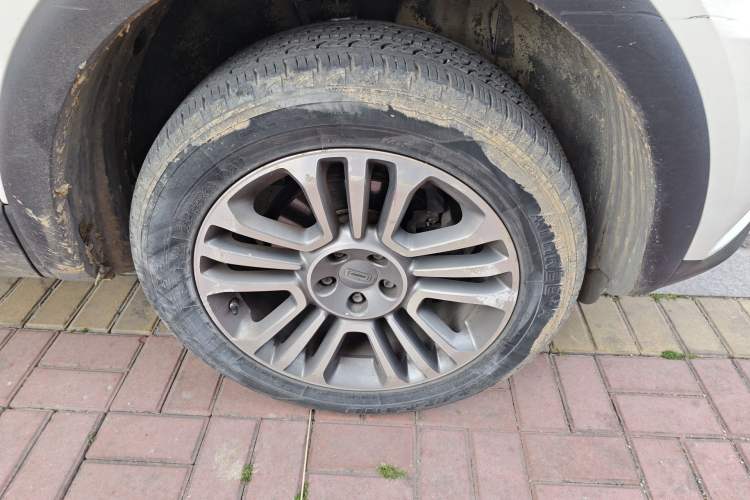 Used Qoros 5 2018 1.6T Automatic Prestige Model Right Front Wheel Hub