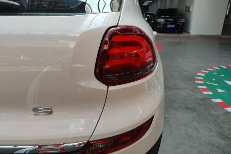 Used Qoros 5 2018 Revised Version 1.6T Automatic Leading Edition Right Rear Taillight