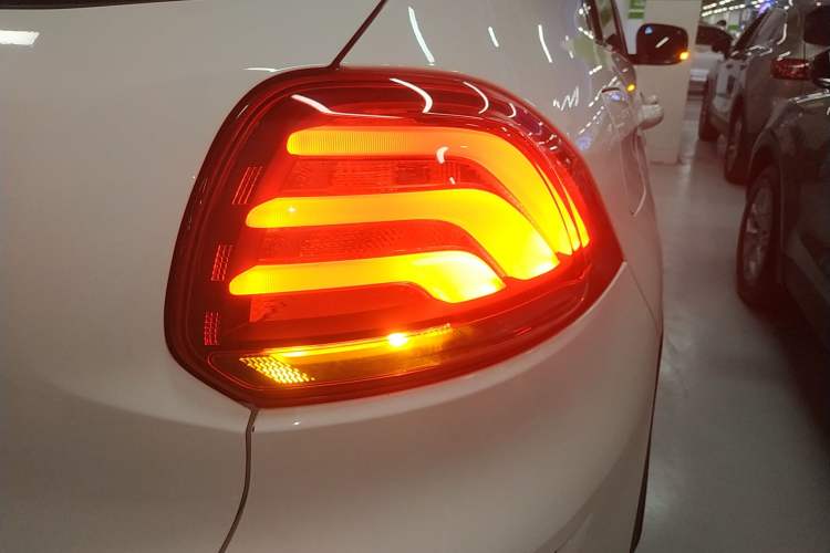 Used Qoros 5 2018 Revised Version 1.6T Automatic Leading Edition Right Rear Taillight
