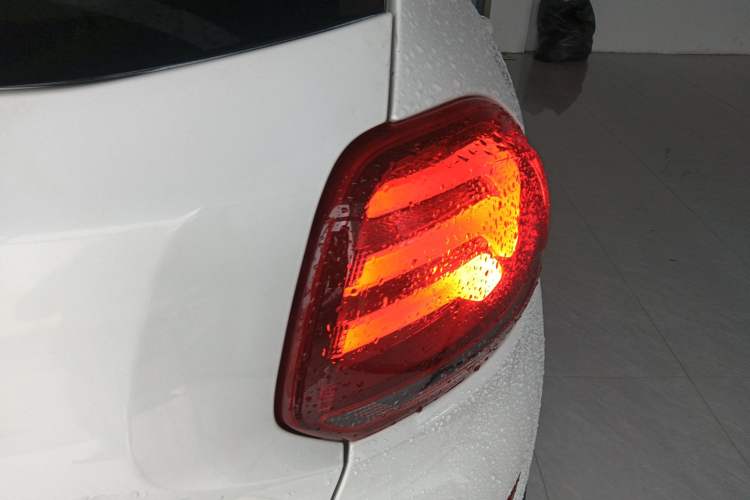 Used Qoros 5 2018 Revised Version 1.6T Automatic Leading Edition Right Rear Taillight