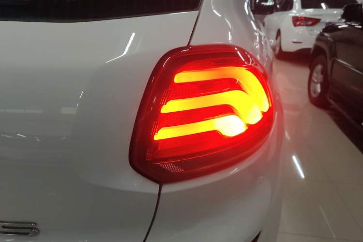 Used Qoros 5 2018 Revised Version 1.6T Automatic Leading Edition Right Rear Taillight