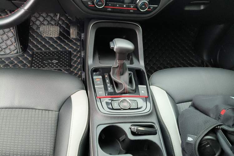 Used Qoros 5 2019 1.6T Automatic Zhiyun Connect (AliOS) Edition Prestige Model Gear Lever
