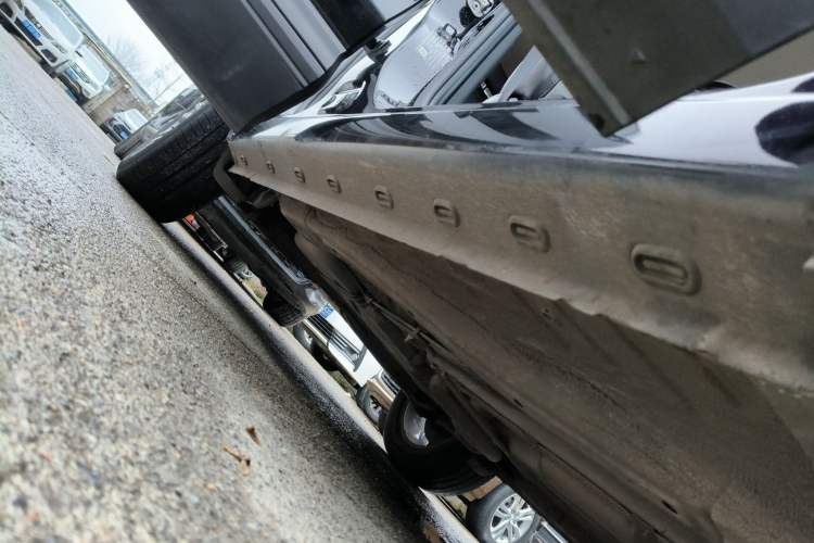 Used Qoros 5 2019 1.6T Automatic Zhiyun Connect (AliOS) Edition Prestige Model Right Side Sill