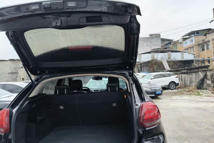 Used Qoros 5 2019 1.6T Automatic Zhiyun Connect (AliOS) Edition Prestige Model Trunk