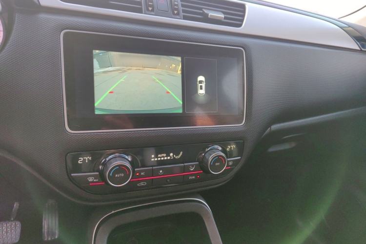 Used Qoros 5 2019 Qoros 5S 1.6 TGDI Prestige Model Audio And AC Panel