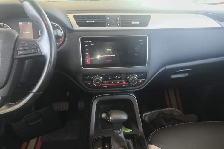 Used Qoros 5 2019 1.6T Automatic Zhiyun Connect (AliOS) Edition Prestige Model Audio And AC Panel