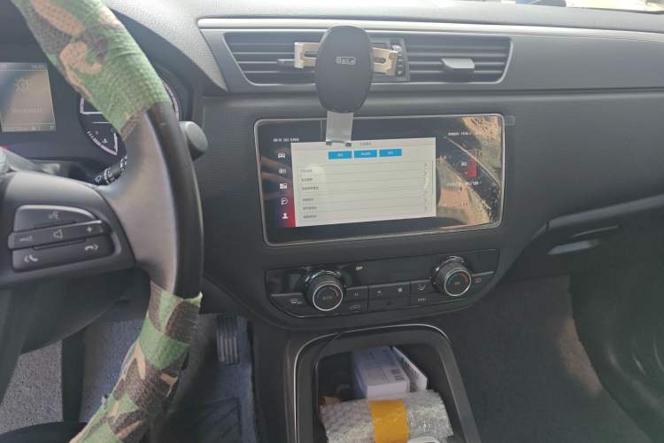 Used Qoros 5 2019 Qoros 5S 1.6 TGDI Leading Model Audio And AC Panel