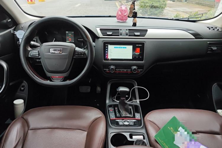 Used Qoros 5 2019 1.6T Automatic Zhiyun Connect (AliOS) Edition Prestige Model Center Console