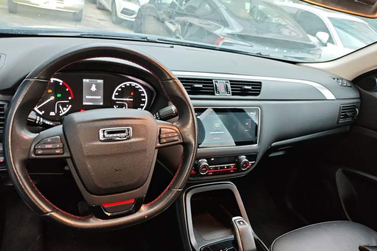 Used Qoros 5 2019 Qoros 5S 1.6 TGDI Leading Model Center Console