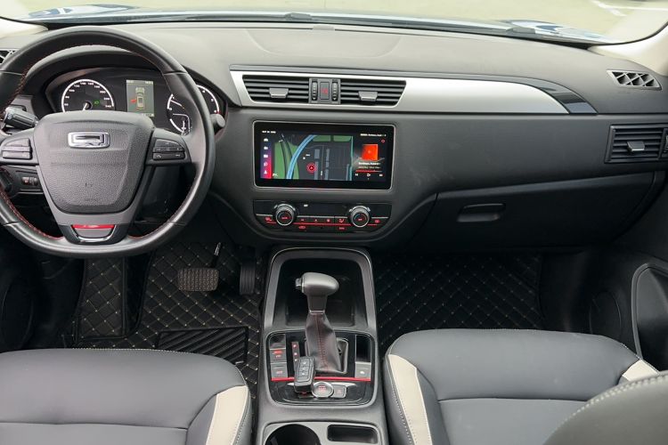 Used Qoros 5 2019 1.6T Automatic Zhiyun Connect (AliOS) Edition Prestige Model Center Console