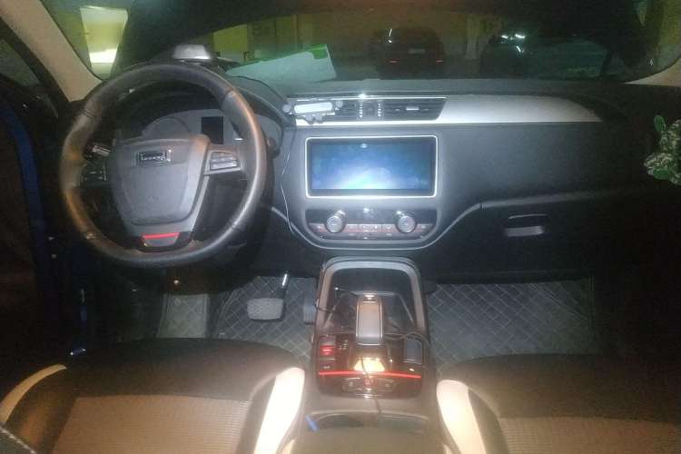 Used Qoros 5 2019 Qoros 5S 1.6 TGDI Prestige Model Center Console