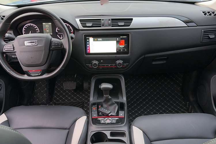 Used Qoros 5 2019 1.6T Automatic Zhiyun Connect (AliOS) Edition Prestige Model Center Console
