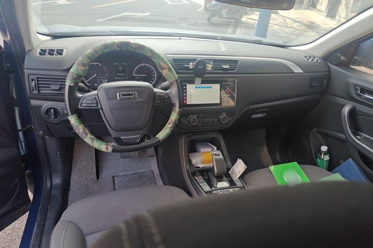 Used Qoros 5 2019 Qoros 5S 1.6 TGDI Leading Model Center Console