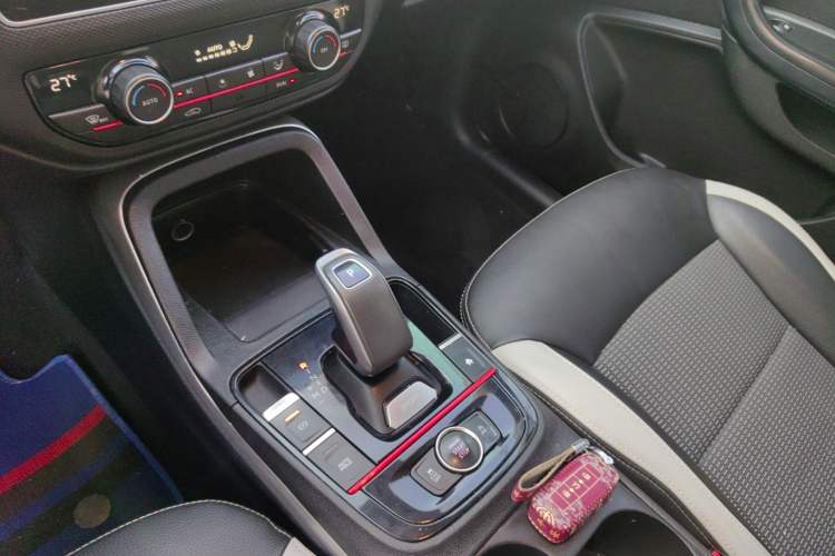 Used Qoros 5 2019 Qoros 5S 1.6 TGDI Prestige Model Gear Lever