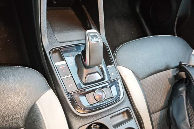 Used Qoros 5 2019 Qoros 5S 1.6 TGDI Leading Model Gear Lever