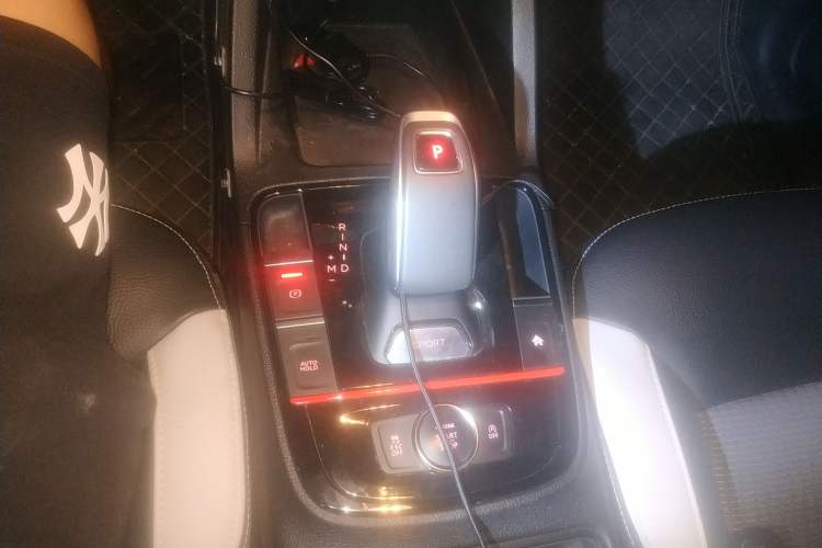 Used Qoros 5 2019 Qoros 5S 1.6 TGDI Prestige Model Gear Lever