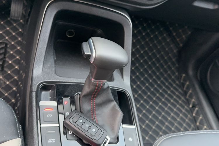 Used Qoros 5 2019 1.6T Automatic Zhiyun Connect (AliOS) Edition Prestige Model Gear Lever
