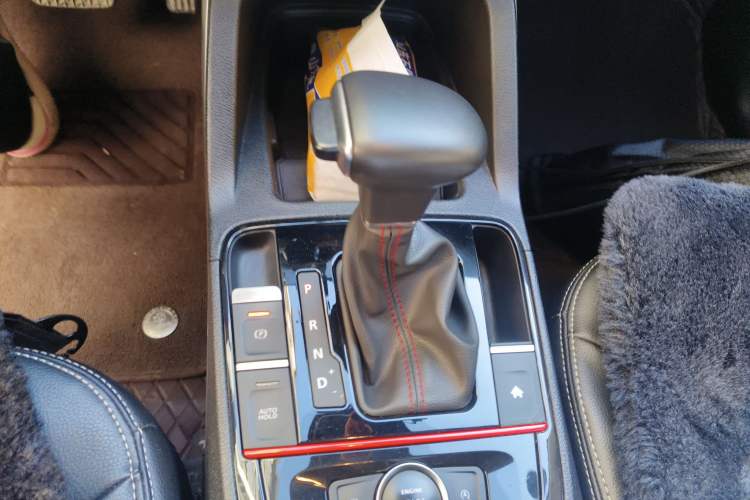 Used Qoros 5 2019 1.6T Automatic Zhiyun Connect (AliOS) Edition Prestige Model Gear Lever
