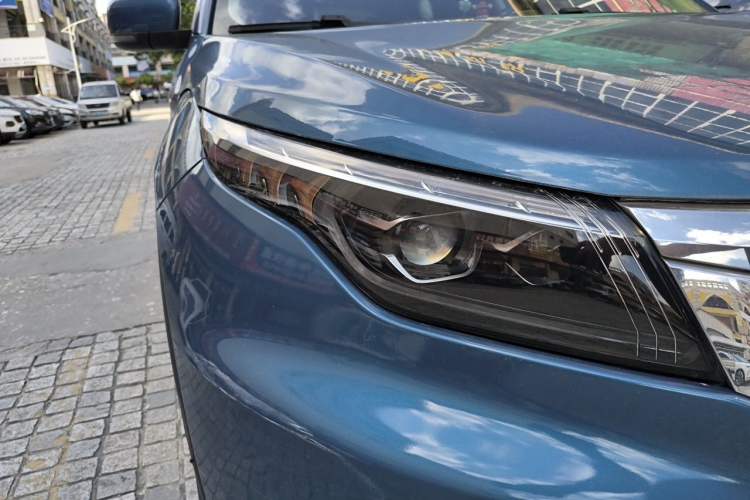 Used Qoros 5 2019 1.6T Automatic Zhiyun Connect (AliOS) Edition Prestige Model Right Front Headlight