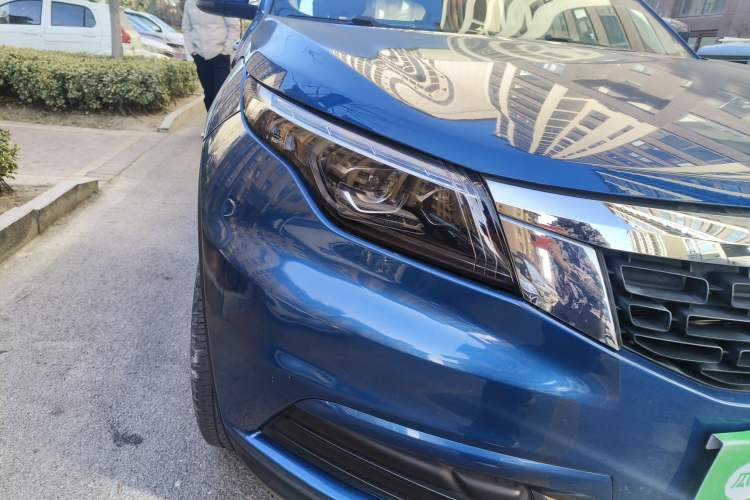 Used Qoros 5 2019 1.6T Automatic Zhiyun Connect (AliOS) Edition Prestige Model Right Front Headlight