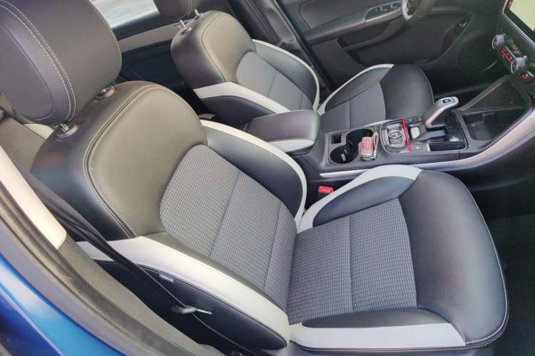 Used Qoros 5 2019 Qoros 5S 1.6 TGDI Prestige Model Right Front Seat