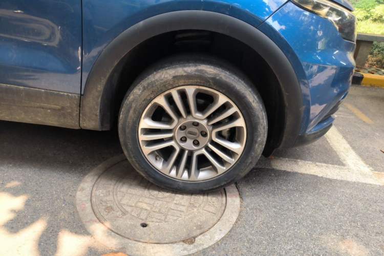 Used Qoros 5 2019 Qoros 5S 1.6 TGDI Prestige Model Right Front Wheel Hub