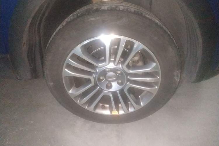 Used Qoros 5 2019 Qoros 5S 1.6 TGDI Prestige Model Right Front Wheel Hub