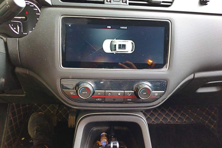 Used Qoros 5 2019 Qoros 5S 1.6 TGDI Leading Model Audio And AC Panel