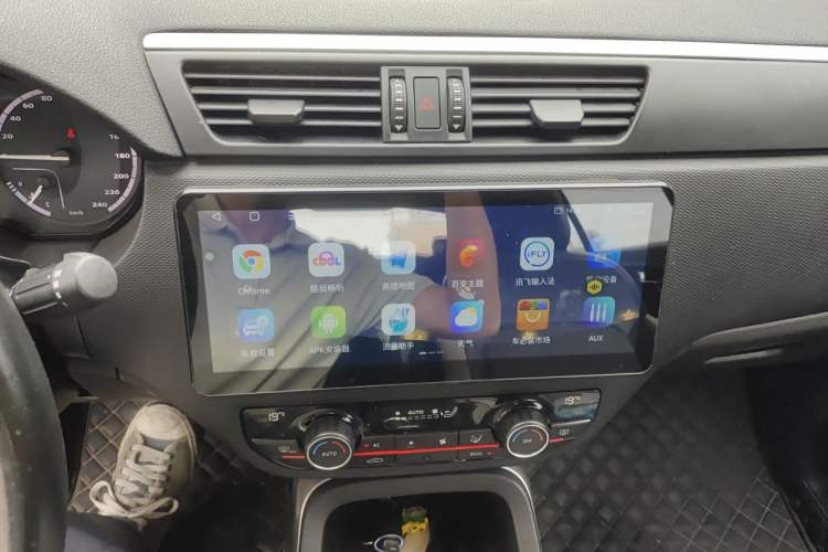 Used Qoros 5 2019 Qoros 5S 1.6 TGDI Prestige Model Audio And AC Panel
