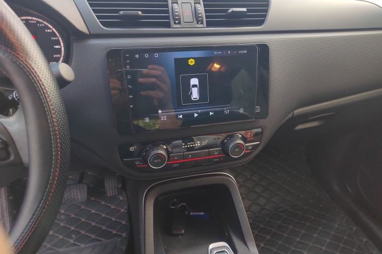 Used Qoros 5 2019 Qoros 5S 1.6 TGDI Prestige Model Audio And AC Panel