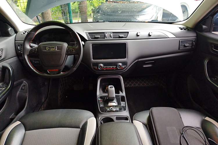 Used Qoros 5 2019 Qoros 5S 1.6 TGDI Leading Model Center Console