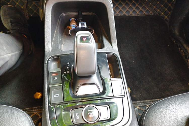 Used Qoros 5 2019 Qoros 5S 1.6 TGDI Leading Model Gear Lever