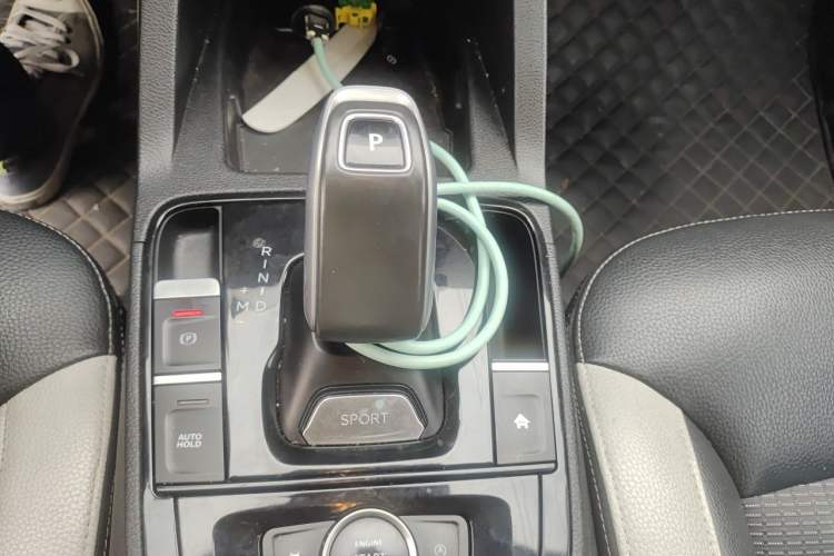 Used Qoros 5 2019 Qoros 5S 1.6 TGDI Prestige Model Gear Lever
