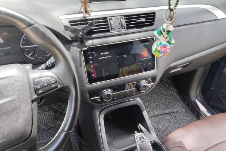 Used Qoros 5 2019 Qoros 5S 1.6 TGDI Leading Model Audio And AC Panel