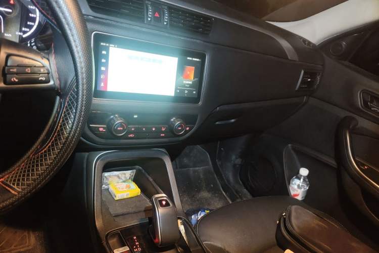 Used Qoros 5 2019 Qoros 5S 1.6 TGDI Leading Model Audio And AC Panel