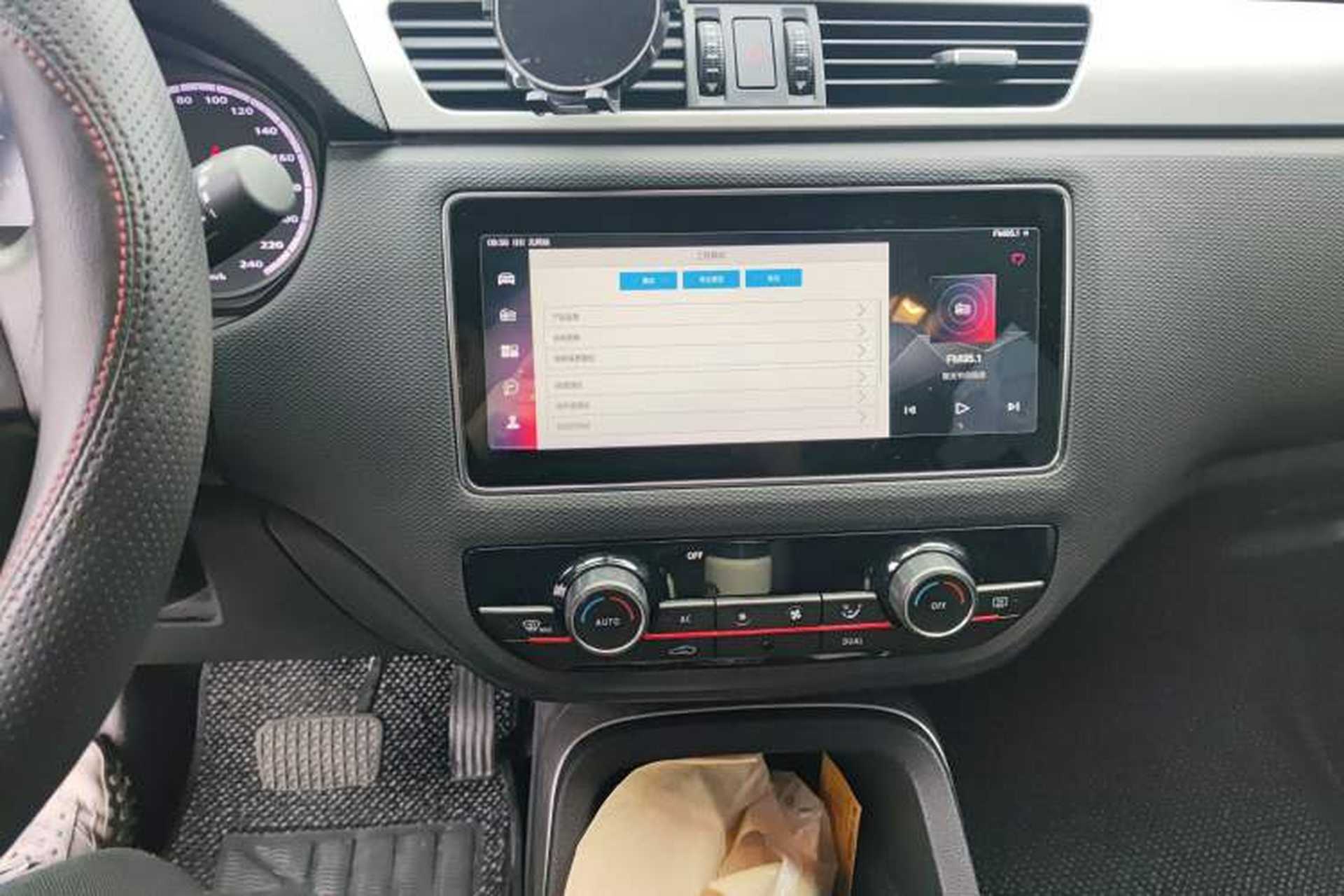 Used Qoros 5 2019 Qoros 5S 1.6 TGDI Prestige Model Audio And AC Panel