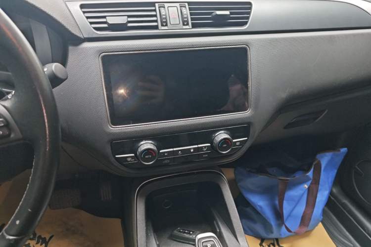 Used Qoros 5 2019 Qoros 5S 1.6 TGDI Leading Model Audio And AC Panel