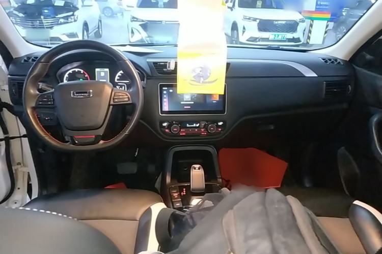 Used Qoros 5 2019 Qoros 5S 1.6 TGDI Prestige Model Center Console