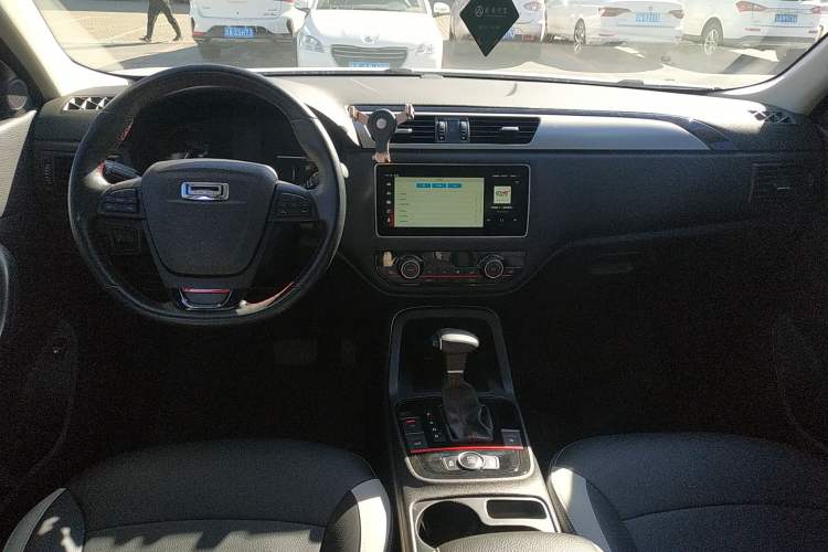 Used Qoros 5 2019 1.6T Automatic Zhiyun Connect (AliOS) Edition Prestige Model Center Console