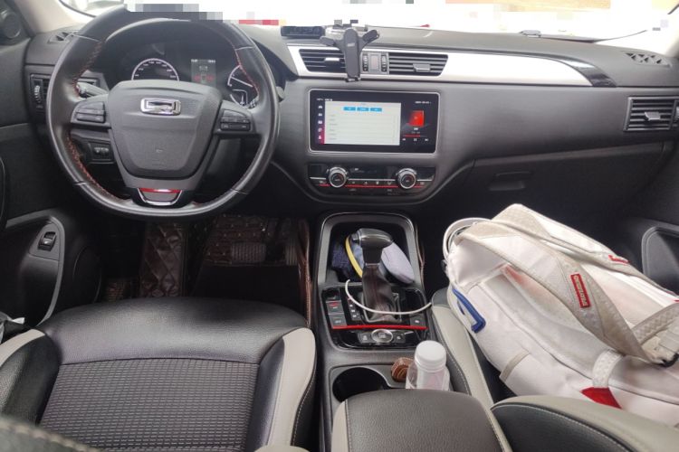 Used Qoros 5 2019 1.6T Automatic Zhiyun Connect (AliOS) Edition Prestige Model Center Console
