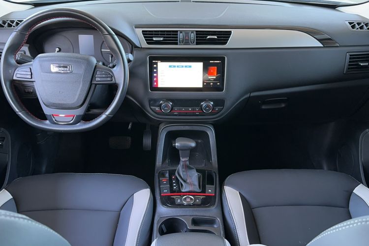 Used Qoros 5 2019 1.6T Automatic Zhiyun Connect (AliOS) Edition Prestige Model Center Console