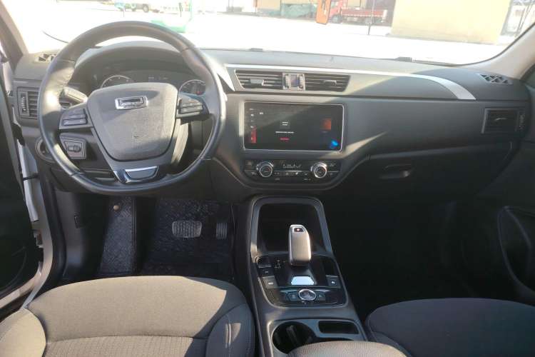 Used Qoros 5 2019 Qoros 5S 1.6 TGDI Leading Model Center Console
