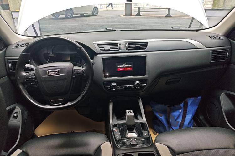 Used Qoros 5 2019 Qoros 5S 1.6 TGDI Leading Model Center Console