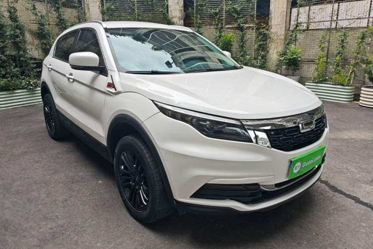 Used Qoros 5 2019 Qoros 5S 1.6 TGDI Leading Model Front Right 45 Deg