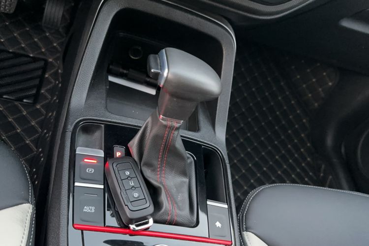 Used Qoros 5 2019 1.6T Automatic Zhiyun Connect (AliOS) Edition Prestige Model Gear Lever