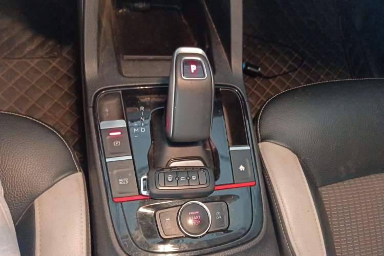 Used Qoros 5 2019 Qoros 5S 1.6 TGDI Prestige Model Gear Lever