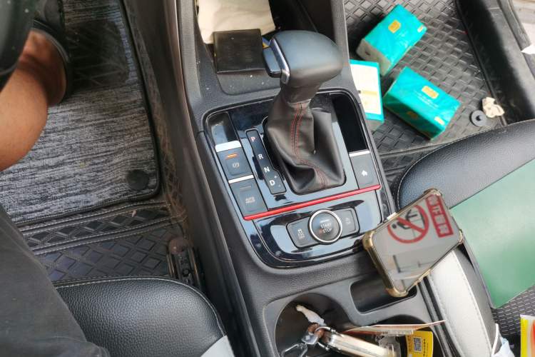 Used Qoros 5 2019 1.6T Automatic Zhiyun Connect (AliOS) Edition Prestige Model Gear Lever